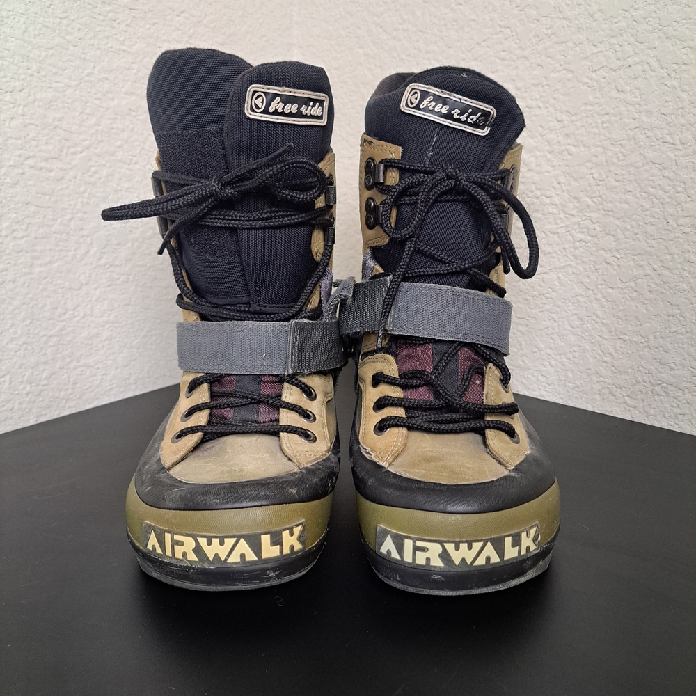 Airwalk Kiddos Unisex Size 5 Freeride Snowboard Boots Alma Kodiak Lace Up - Picture 1 of 9